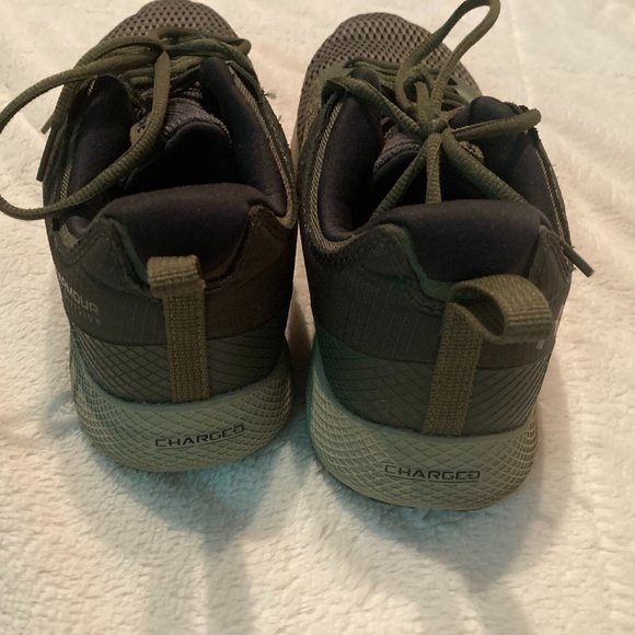 MENS UNDER ARMOUR GREEN CHARGED FOCUS TRAINING SHOES! - Picture 4 of 9